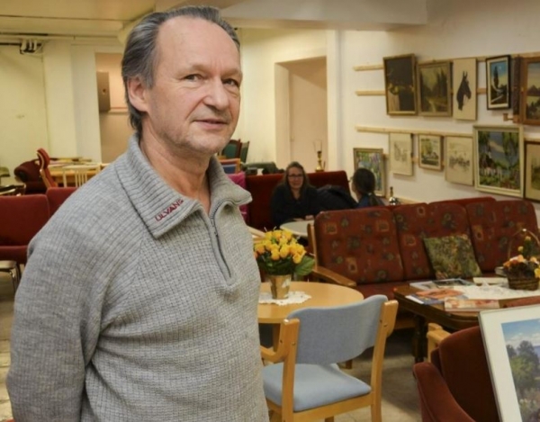 Bruktbua ved et veiskille
